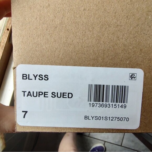 Steve Madden Women's Taupe Suede Over-the-Knee Boots. "Blyss" Size 7 - Picture 11 of 11